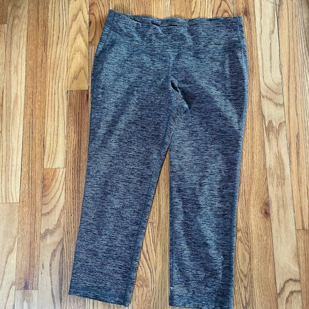 cropped athletic leggings